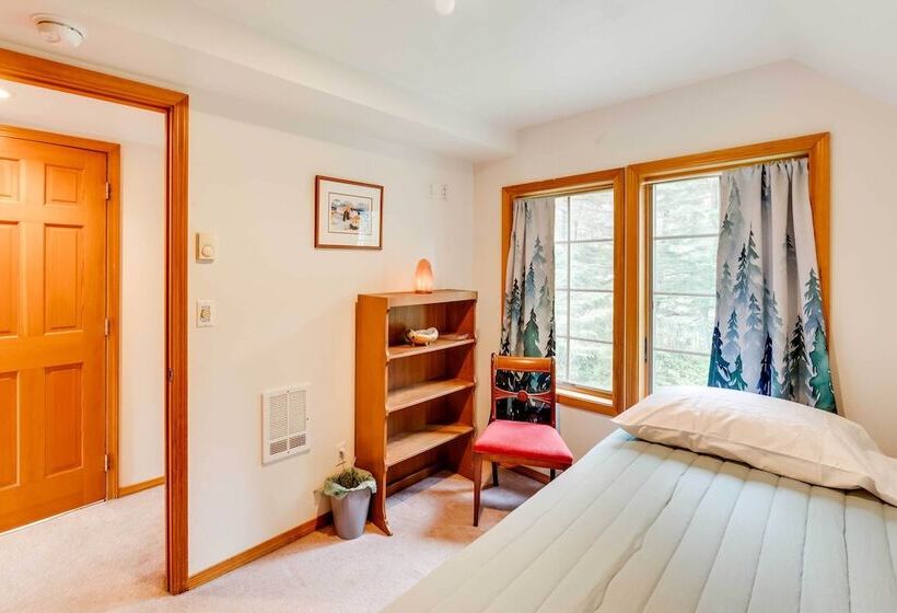 Juneau Vacation Home: Stunning View + Beach Access