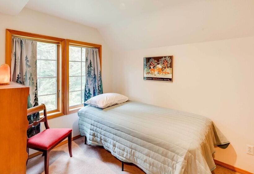 Juneau Vacation Home: Stunning View + Beach Access