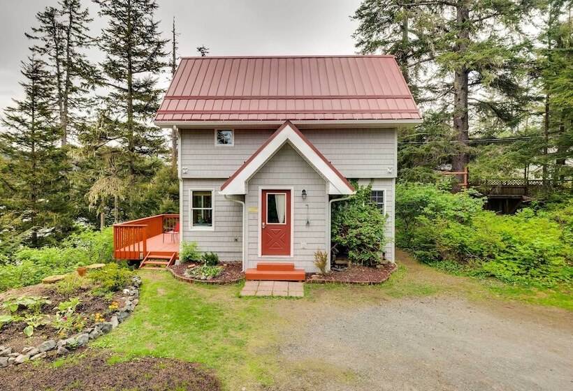 Juneau Vacation Home: Stunning View + Beach Access