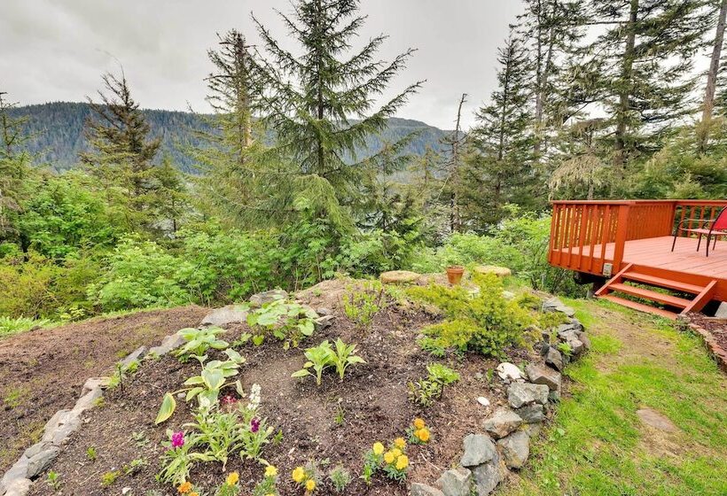 Juneau Vacation Home: Stunning View + Beach Access