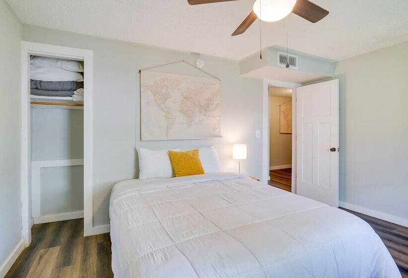 Kimberling City Escape W/ Dock Access & Boat Slips