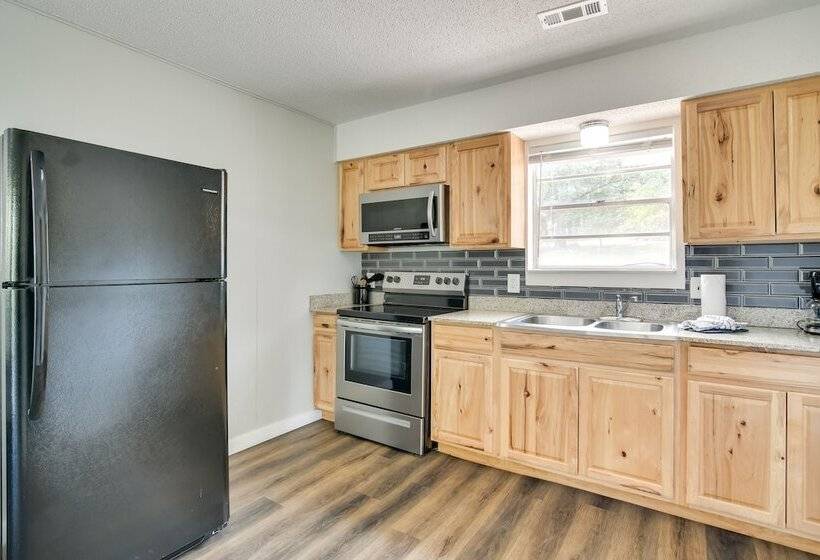 Kimberling City Escape W/ Dock Access & Boat Slips