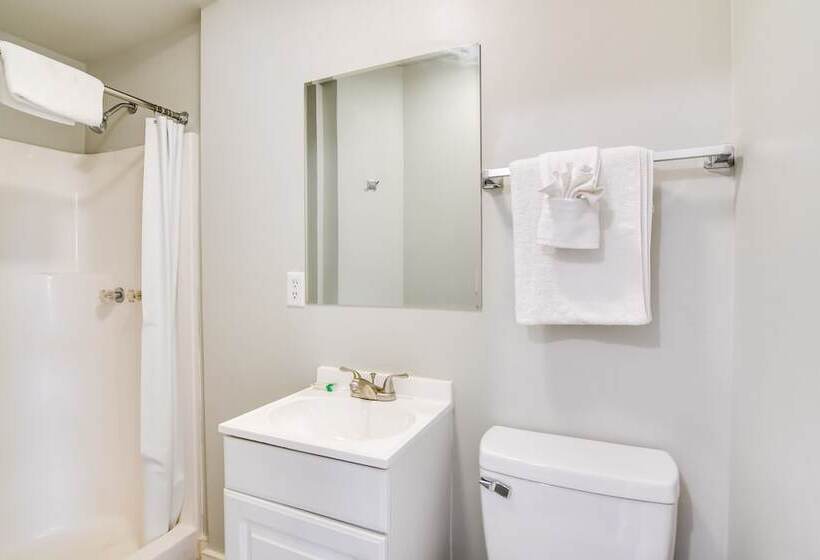 Kimberling City Escape W/ Dock Access & Boat Slips