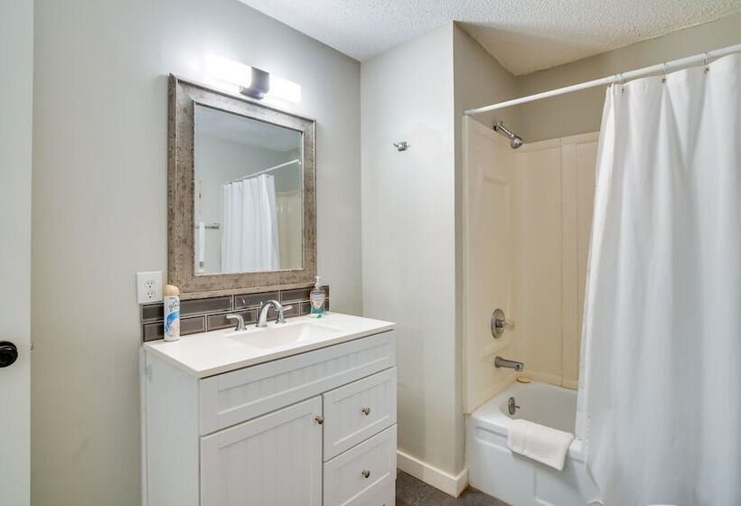 Kimberling City Escape W/ Dock Access & Boat Slips