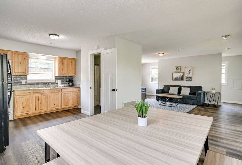 Kimberling City Escape W/ Dock Access & Boat Slips