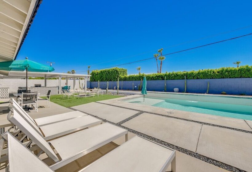 Luxurious Palm Springs Home: Private Pool & Spa!