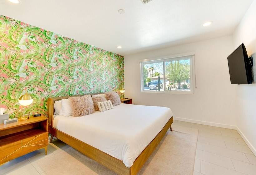 Luxurious Palm Springs Home: Private Pool & Spa!