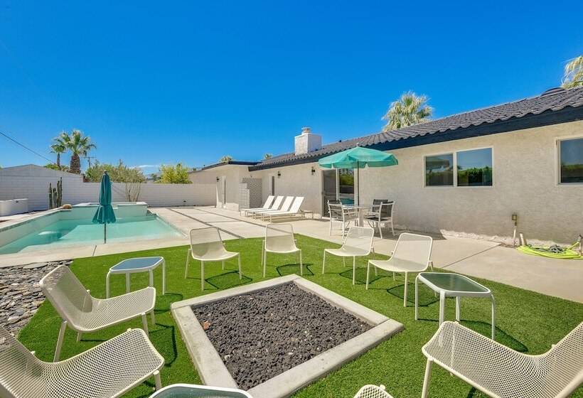 Luxurious Palm Springs Home: Private Pool & Spa!