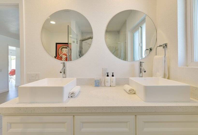 Luxurious Palm Springs Home: Private Pool & Spa!