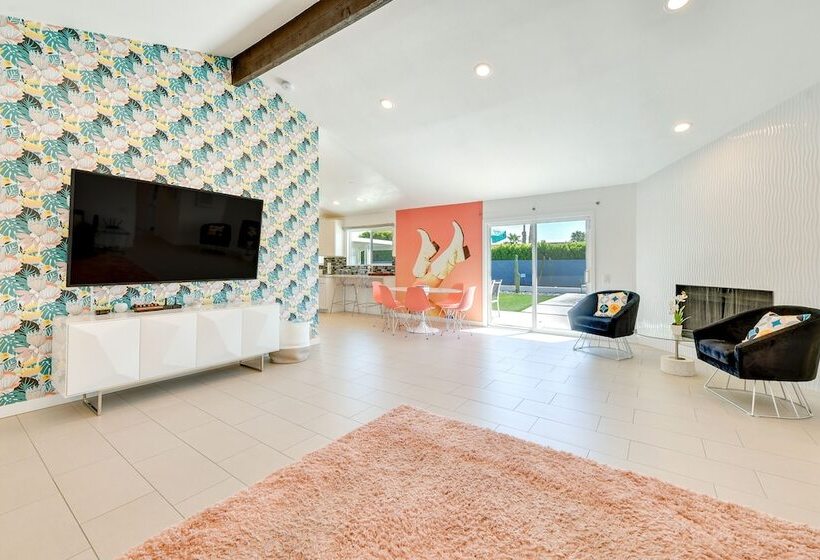 Luxurious Palm Springs Home: Private Pool & Spa!