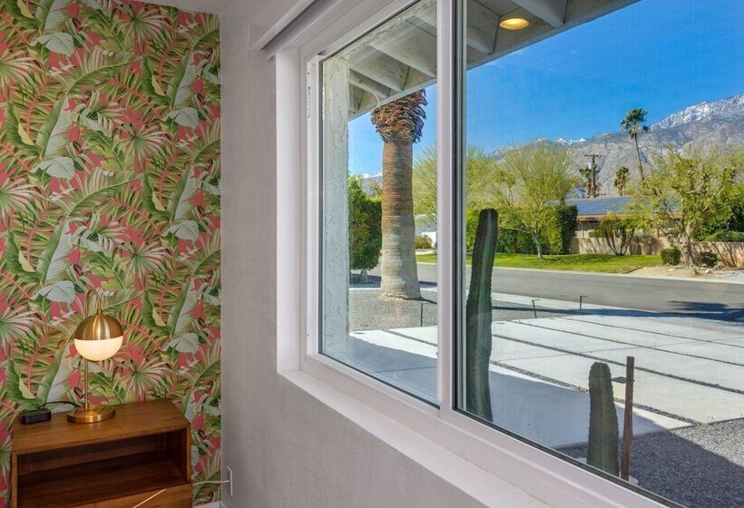 Luxurious Palm Springs Home: Private Pool & Spa!