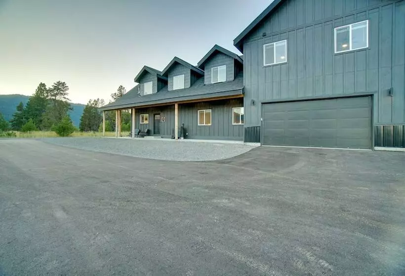 Modern Donnelly Cabin W/ Private Hot Tub