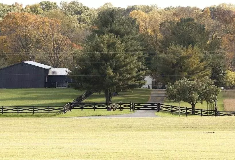 Majatalo 3547 Pleasant Run Rd