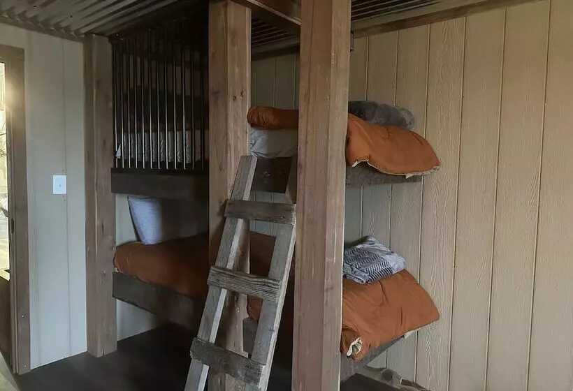 Majatalo 3547 Pleasant Run Rd