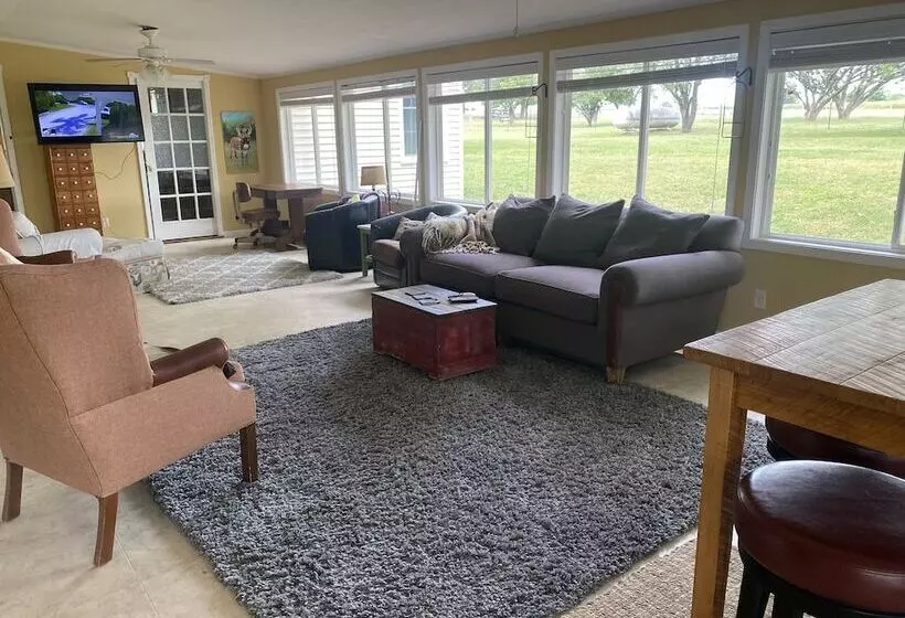 Majatalo 3547 Pleasant Run Rd