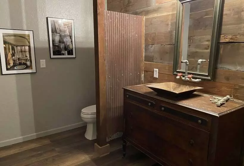 Majatalo 3547 Pleasant Run Rd