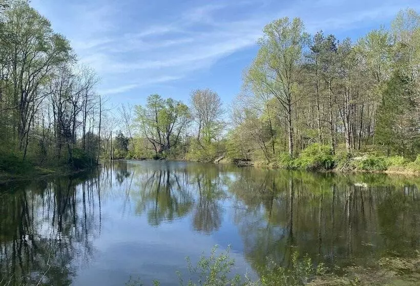 Majatalo 3547 Pleasant Run Rd