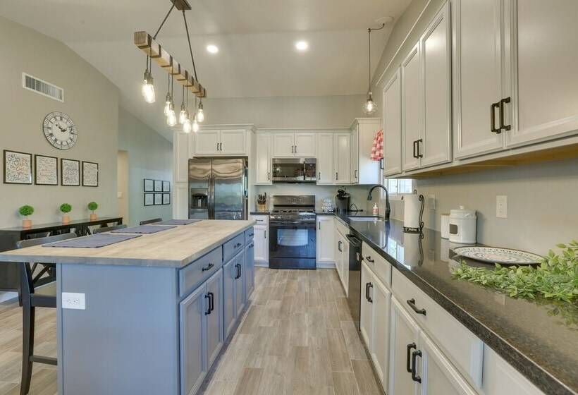 Pet Friendly Tucson Home W/ Gas Grill & Fire Pit!