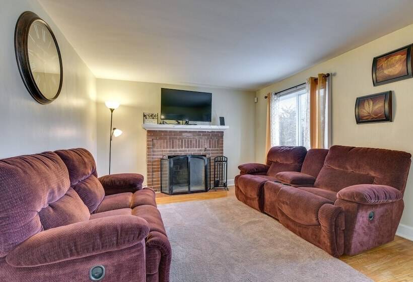 Quiet Cheektowaga Retreat: 23 Mi To Niagara Falls!