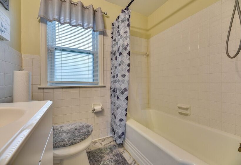 Quiet Cheektowaga Retreat: 23 Mi To Niagara Falls!