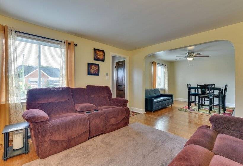 Quiet Cheektowaga Retreat: 23 Mi To Niagara Falls!