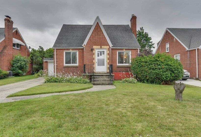 Quiet Cheektowaga Retreat: 23 Mi To Niagara Falls!