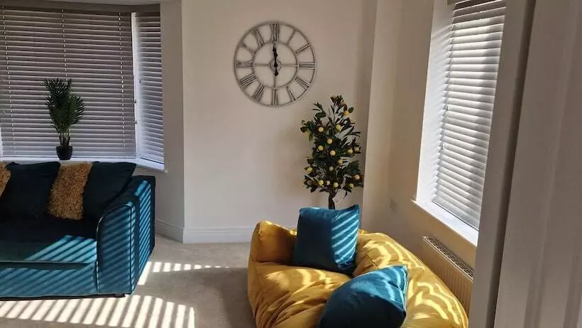 Residenssi Brand New Entire 4 Bed House In Peterborough