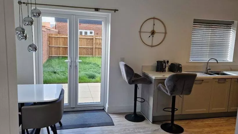 Residenssi Brand New Entire 4 Bed House In Peterborough