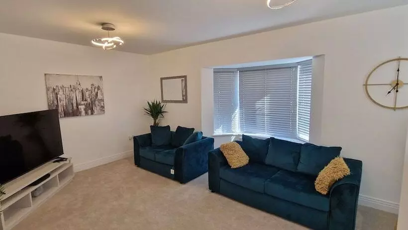 Residenssi Brand New Entire 4 Bed House In Peterborough