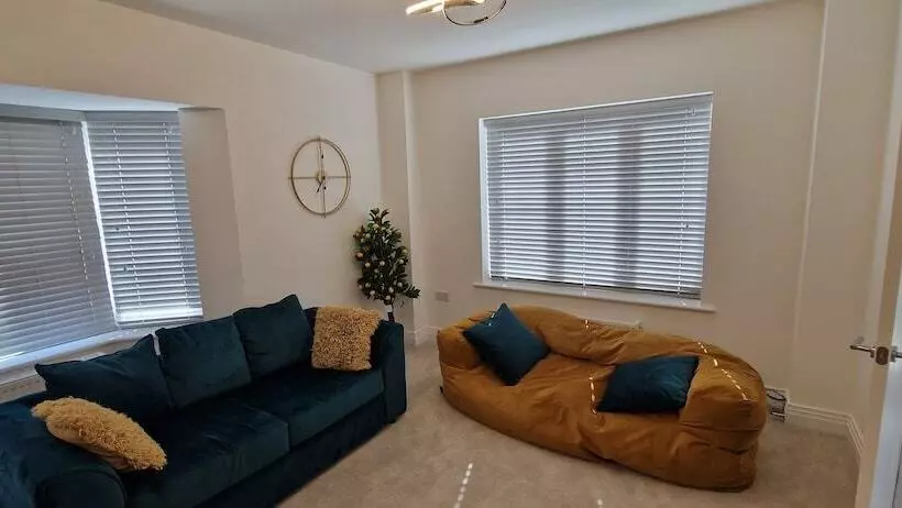 Residenssi Brand New Entire 4 Bed House In Peterborough