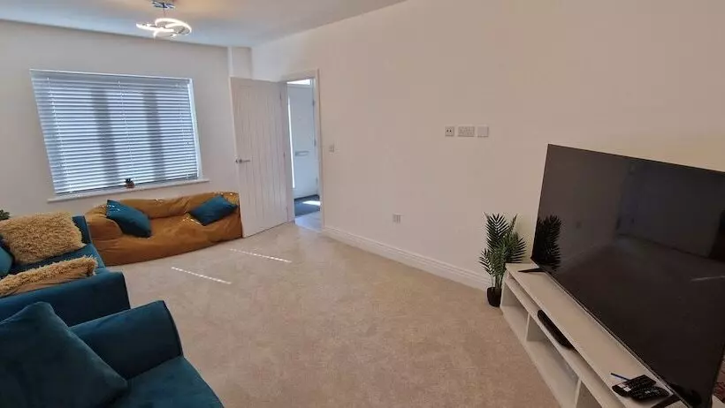 Residenssi Brand New Entire 4 Bed House In Peterborough