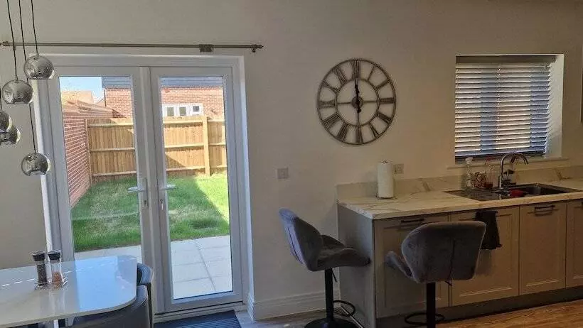 Residenssi Brand New Entire 4 Bed House In Peterborough