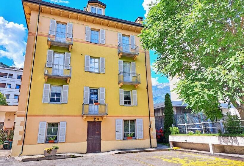 اقامتگاه Casa Alpina Aosta