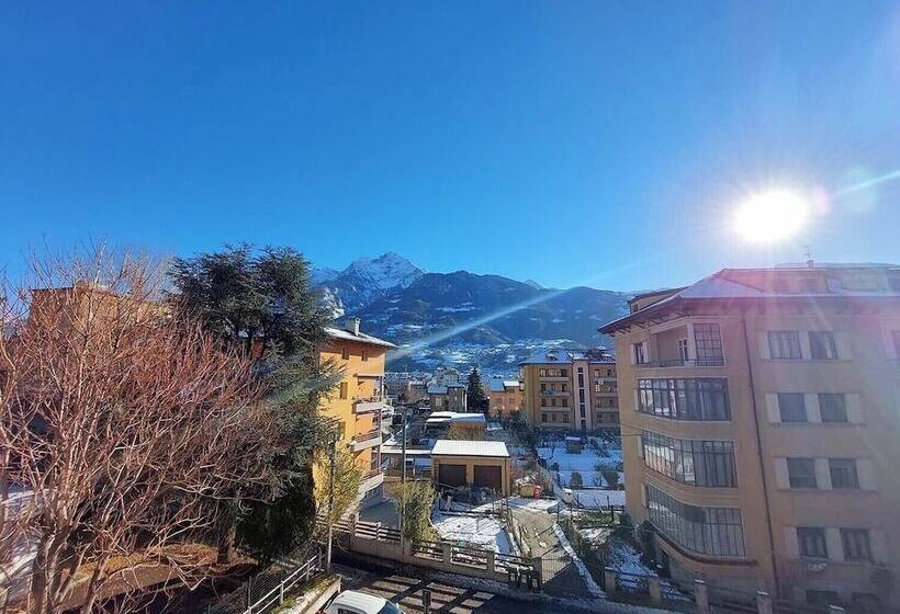 اقامتگاه Casa Alpina Aosta