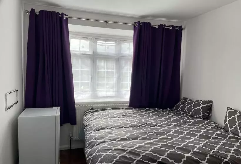 Residenssi Immaculate 4 Bed House Near Heathrow Airport