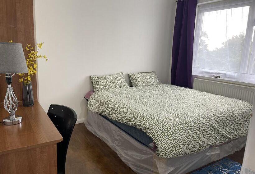 Residenssi Immaculate 4 Bed House Near Heathrow Airport
