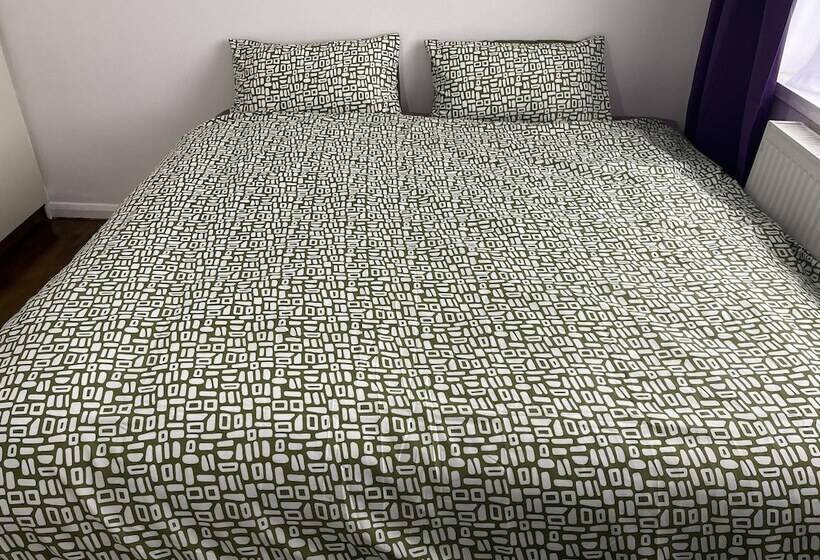 Residenssi Immaculate 4 Bed House Near Heathrow Airport