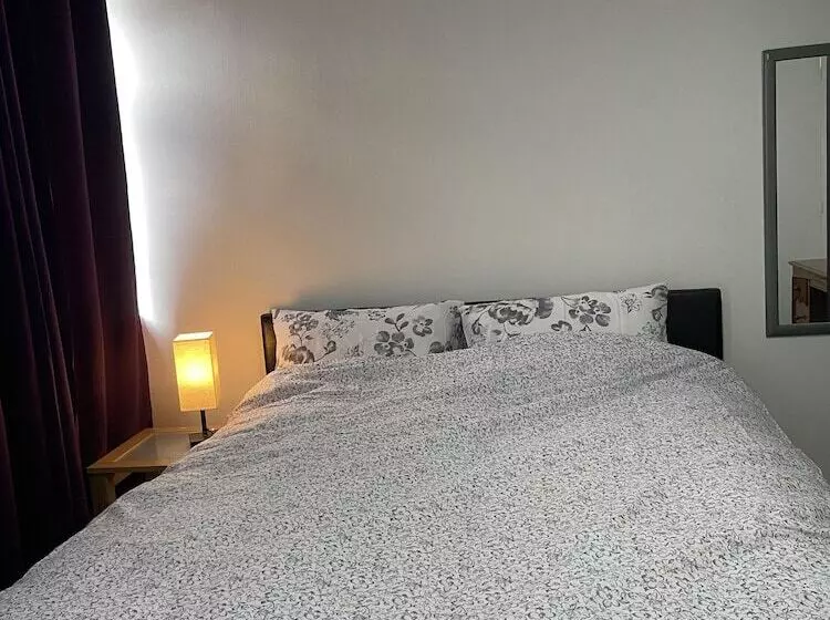 Residenssi Immaculate 4 Bed House Near Heathrow Airport