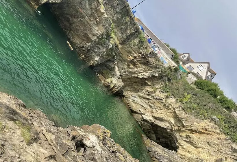 اقامتگاه Impeccable 3 Bed House In Newquay