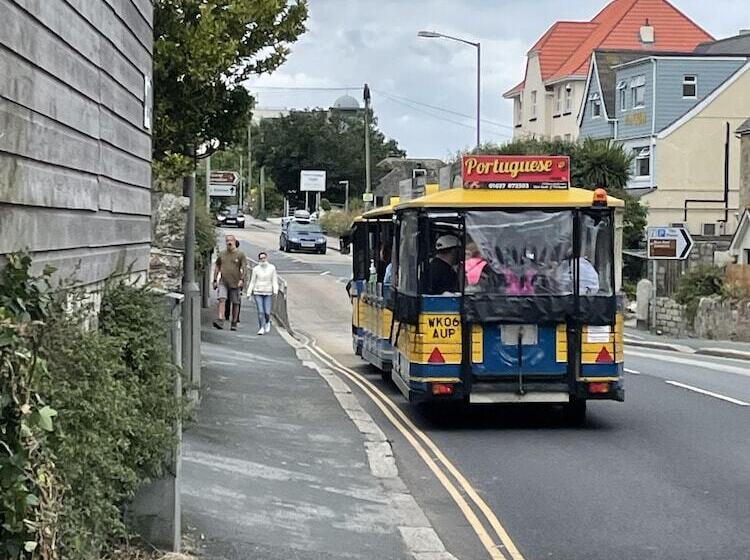 Residens Impeccable 3 Bed House In Newquay