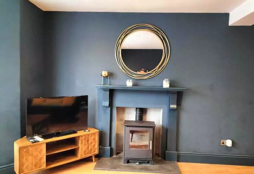 اقامتگاه Impeccable 3 Bed House In Newquay