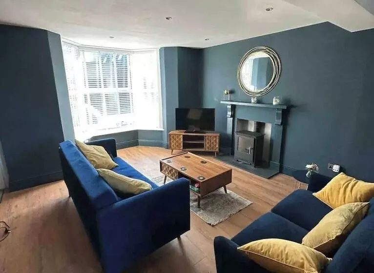 اقامتگاه Impeccable 3 Bed House In Newquay