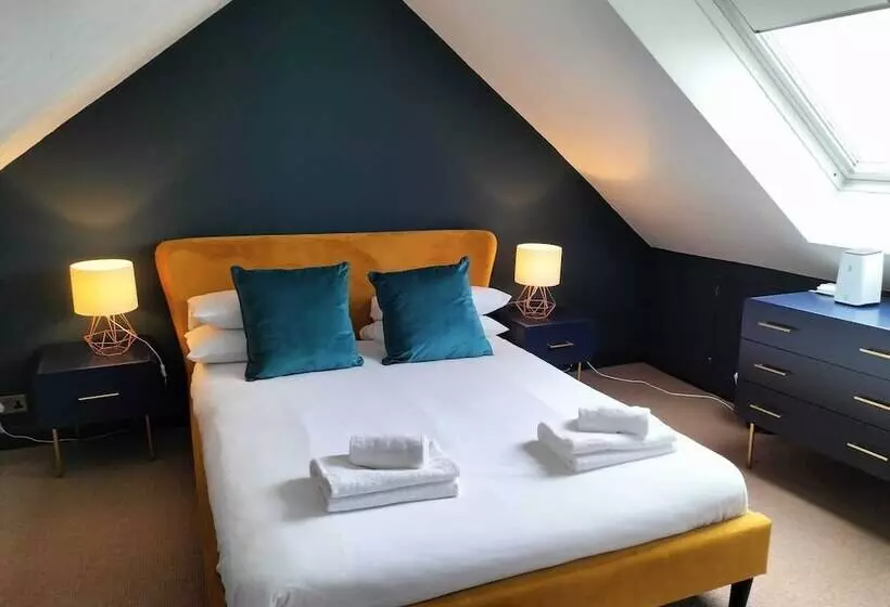 اقامتگاه Impeccable 3 Bed House In Newquay