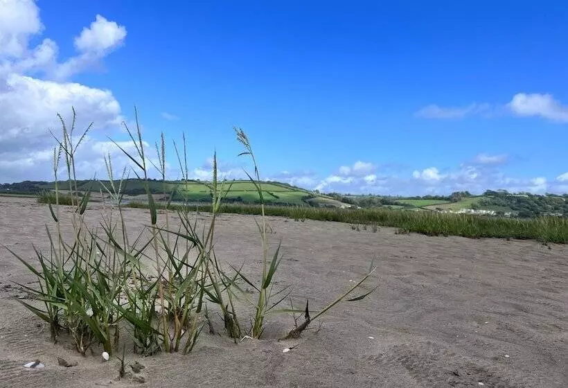 Residenssi Luxury 2 Bed Barn Conversion In Llansteffan