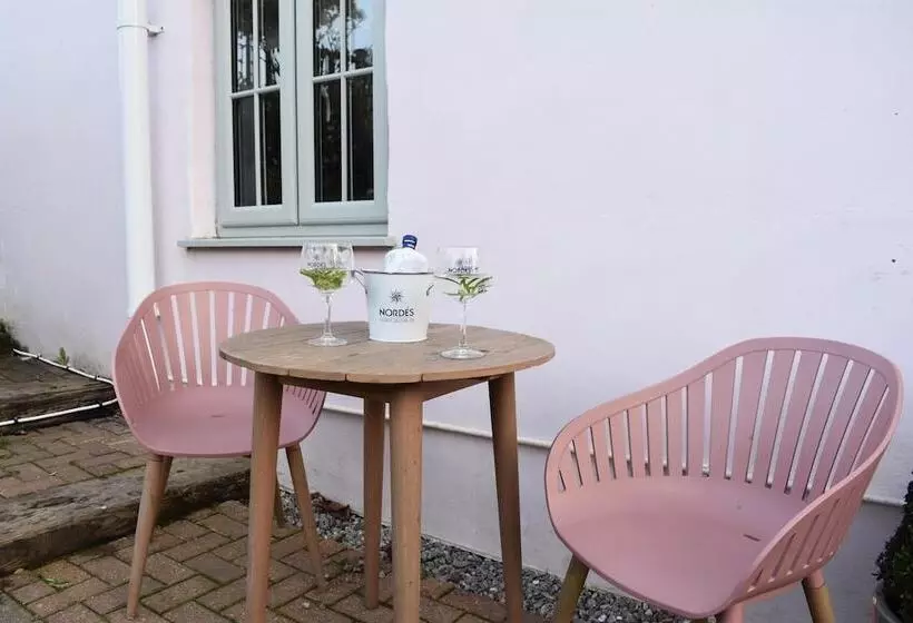 Residenssi Luxury 2 Bed Barn Conversion In Llansteffan