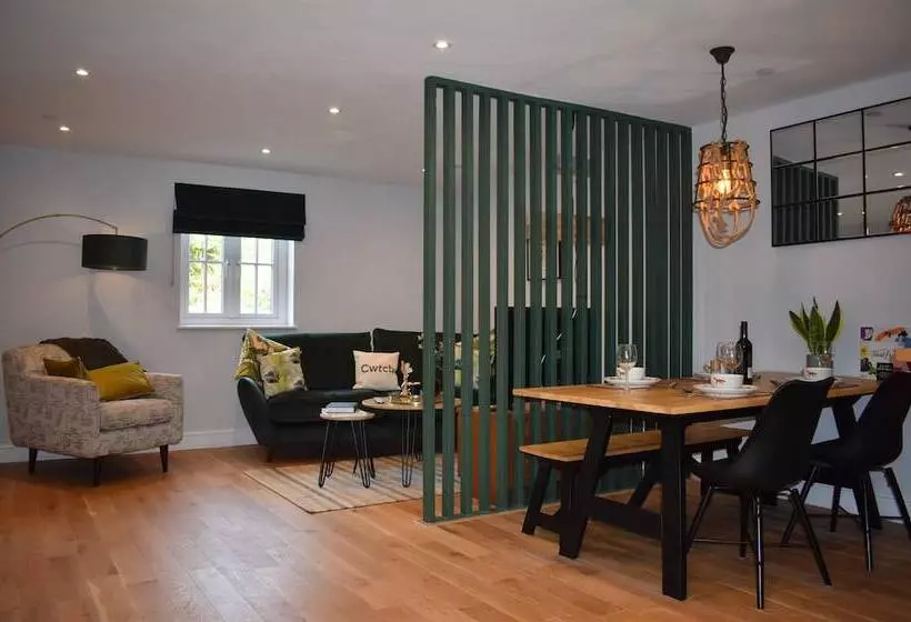 Residenssi Luxury 2 Bed Barn Conversion In Llansteffan
