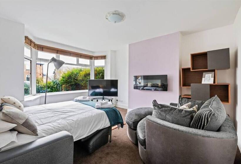 住所 Stunning 5 Bed House In Leeds Contractors Welcome