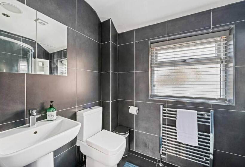 住所 Stunning 5 Bed House In Leeds Contractors Welcome