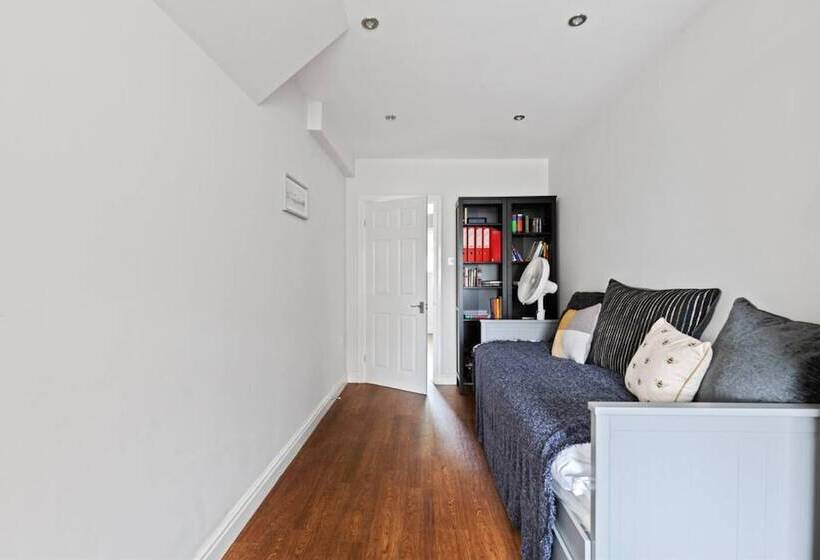 住所 Stunning 5 Bed House In Leeds Contractors Welcome