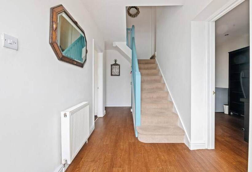 住所 Stunning 5 Bed House In Leeds Contractors Welcome